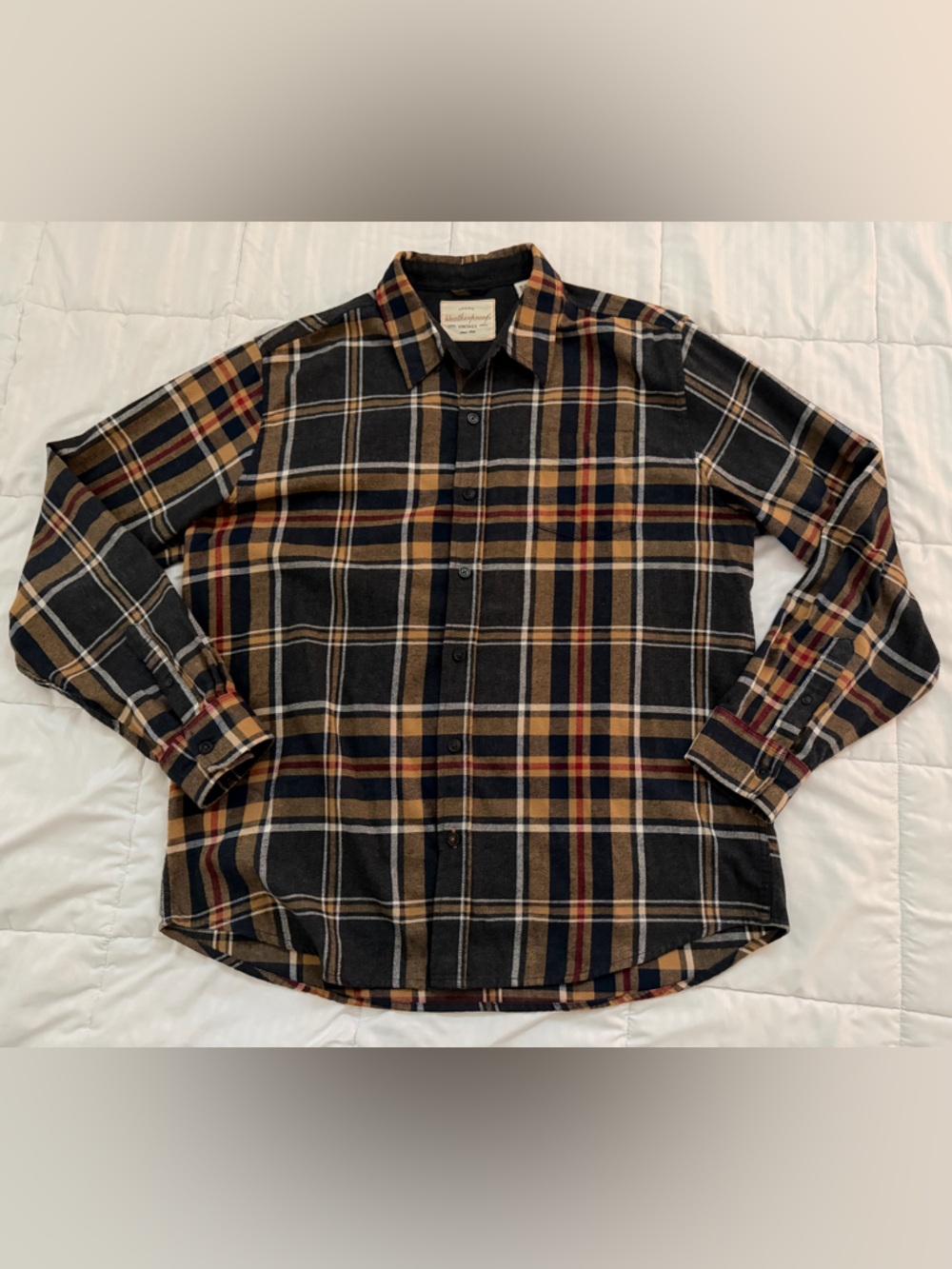 Men's Casual Plaid Button-Down Shirt in Black & Tan